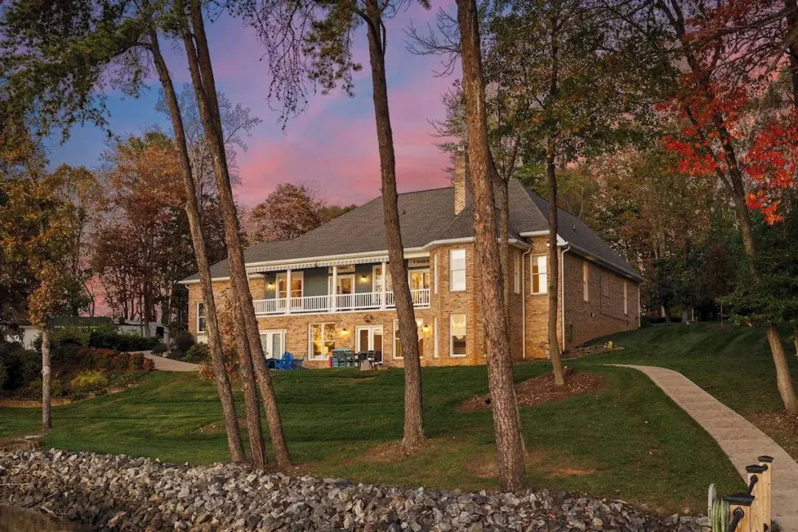 Sunset Pointe by Avantstay Waterfront, Beach, Fire Pit Sleeps 14 5bdr 4BA