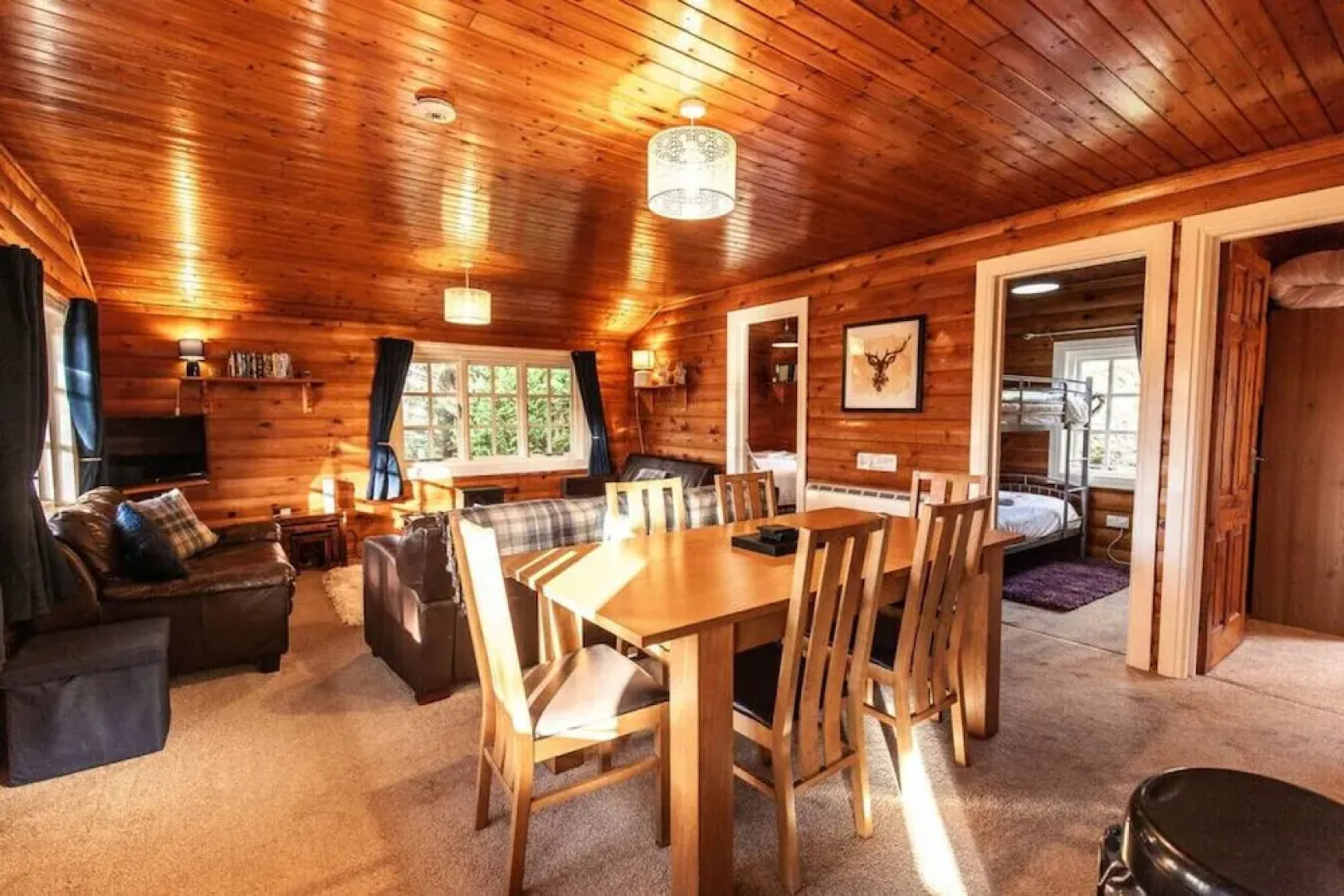 Brenin 3 Bedroom rural wood Lodge
