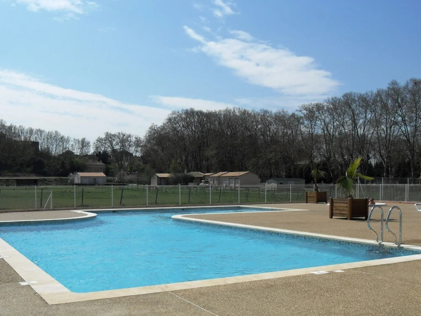 Semi-detached home 500 m. from the center of Colombiers