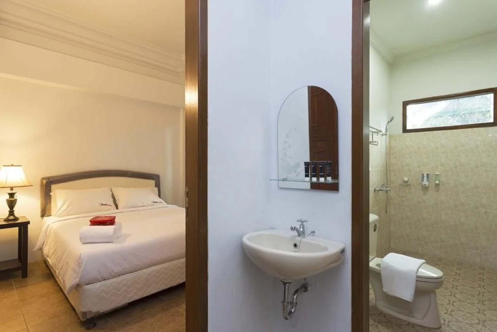 RedDoorz @ Tanah Baru Depok