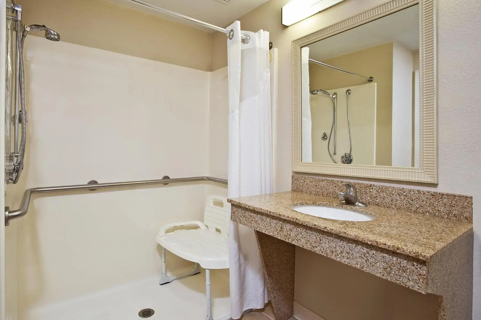 Holiday Inn Express Hotel & Suites Columbus-Groveport by IHG