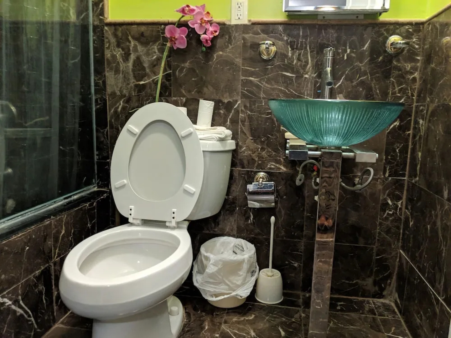 NYC 10 Mins, 6 Luxury Affordable Multi Bedroom Apartments