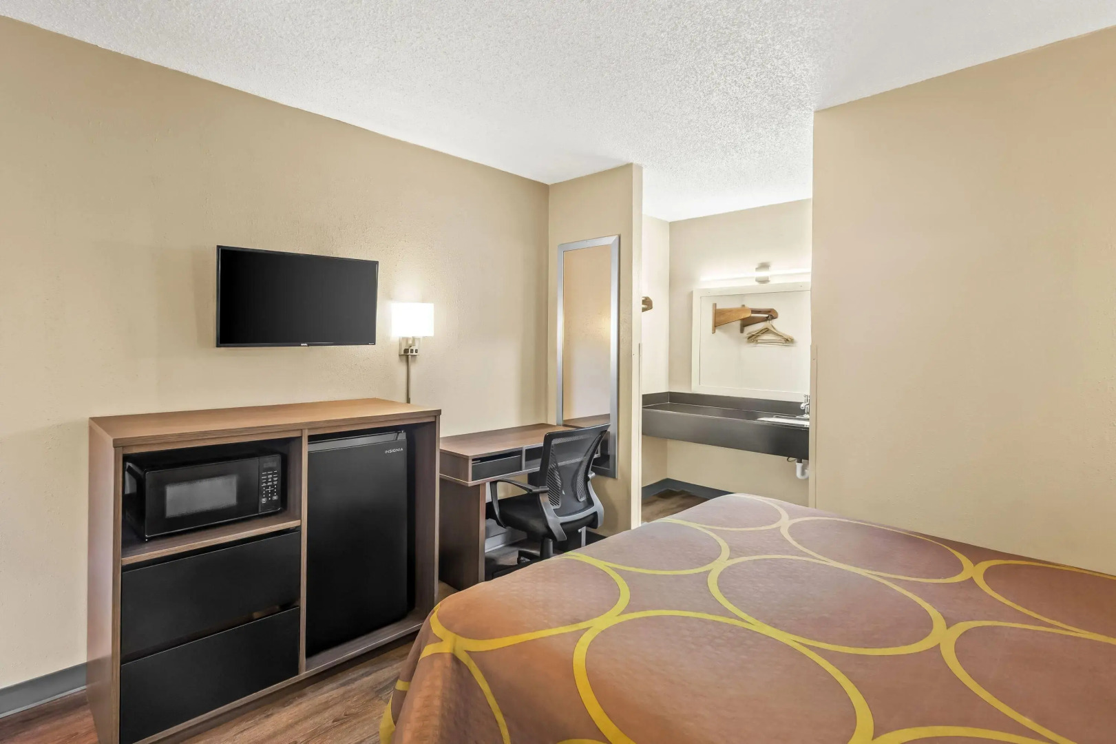 Super 8 by Wyndham Commerce