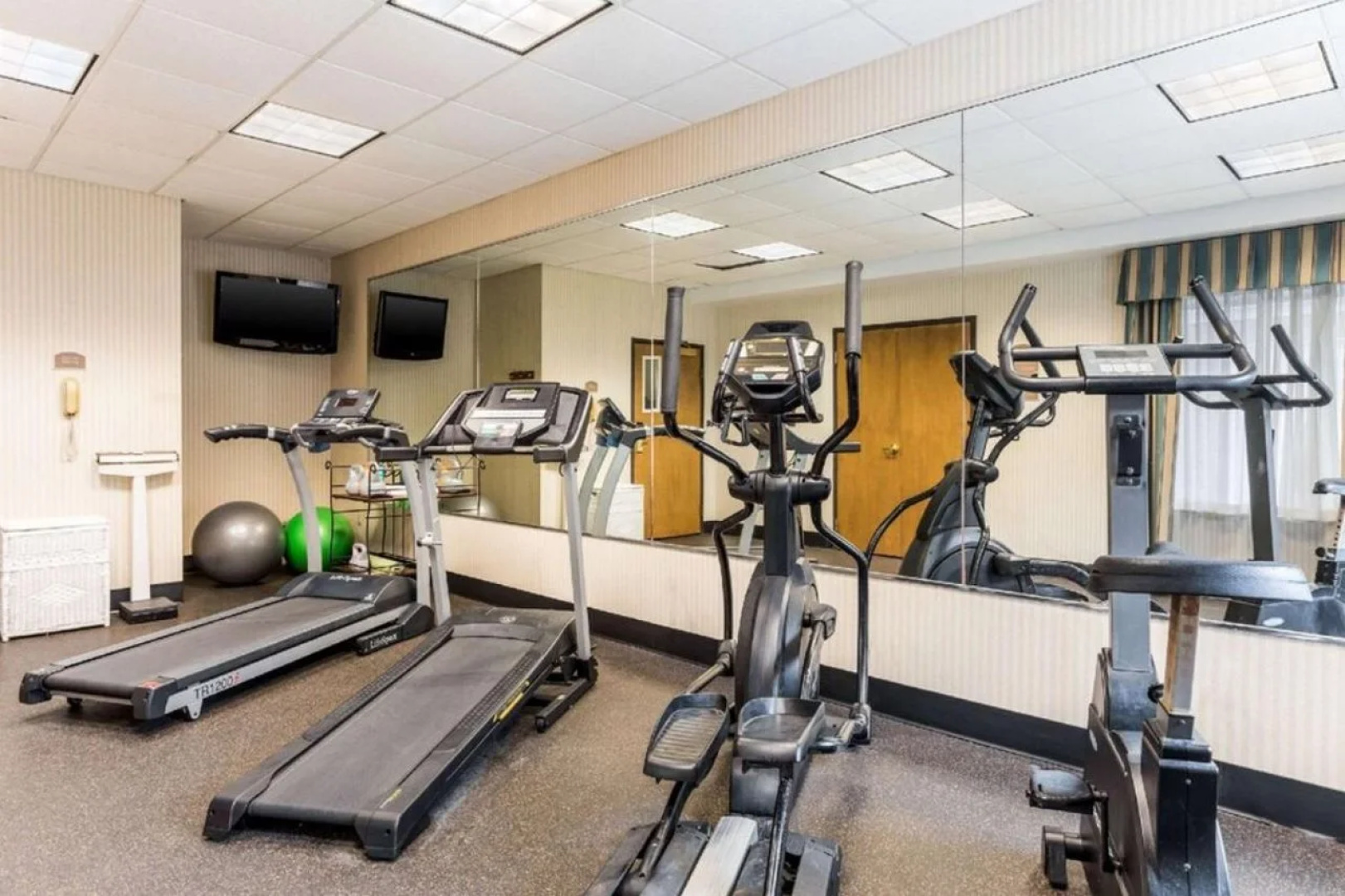 Holiday Inn Express Hotel & Suites Findley Lake