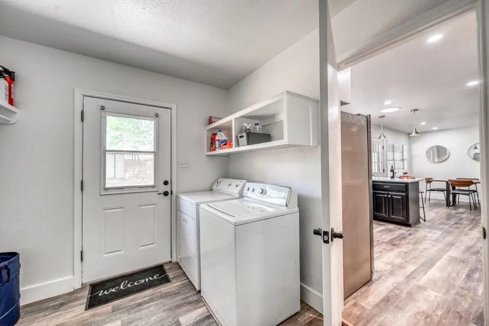 Modern Luxurious Home Near Main W/hot Tub-firepit!