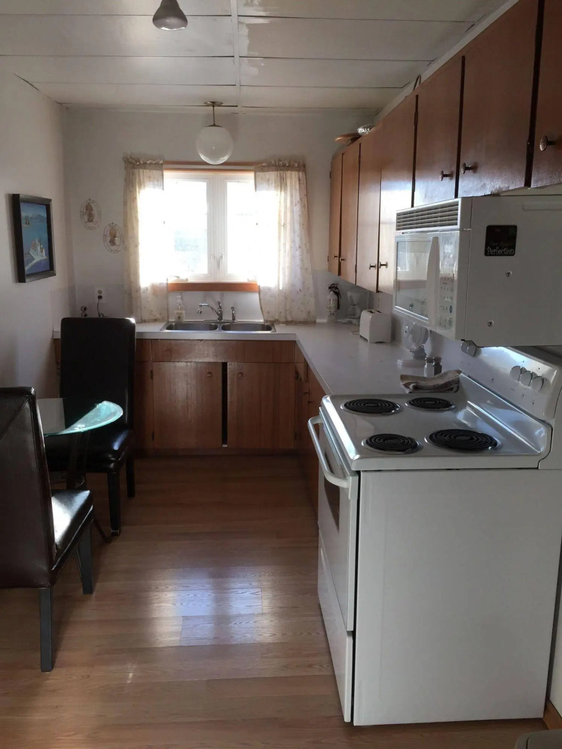 Apostoles Greek Restaurant and Vacation Rentals