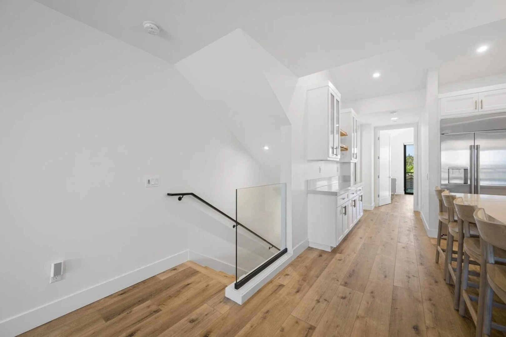 Enc831 4 Bedroom Home by Redawning