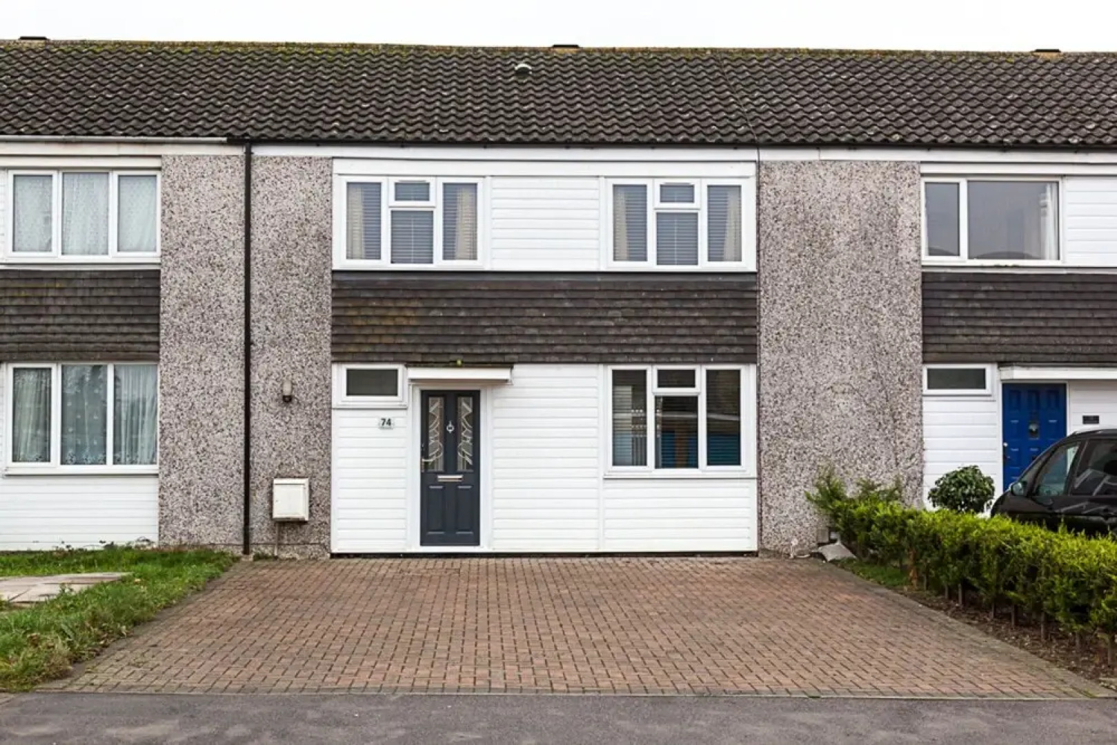 Gatwick Place- Spacious 4 Bedroomed House With Private Parking