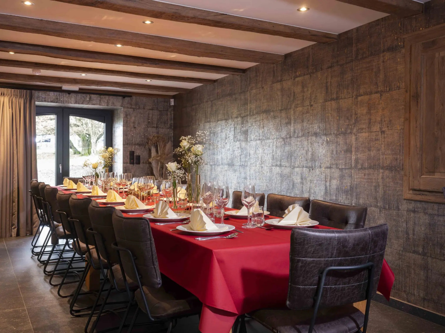 Vintage Holiday Home in Tavigny with Bar