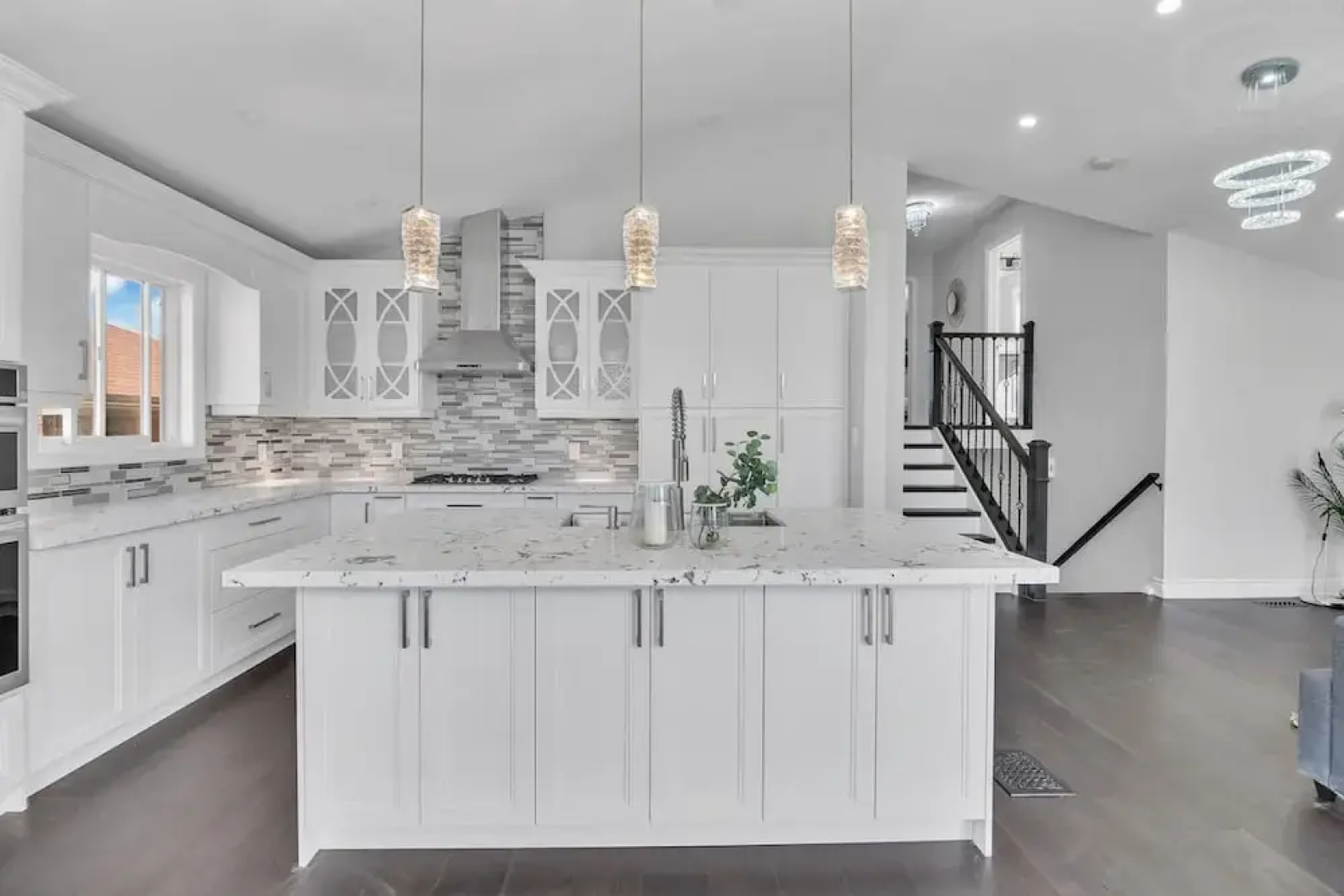High-ceiling Home Relaxing Patio in Waterloo