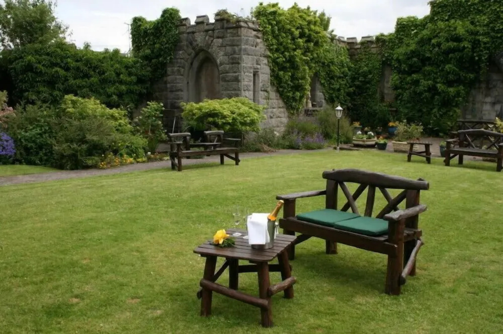 Lonsdale House Hotel