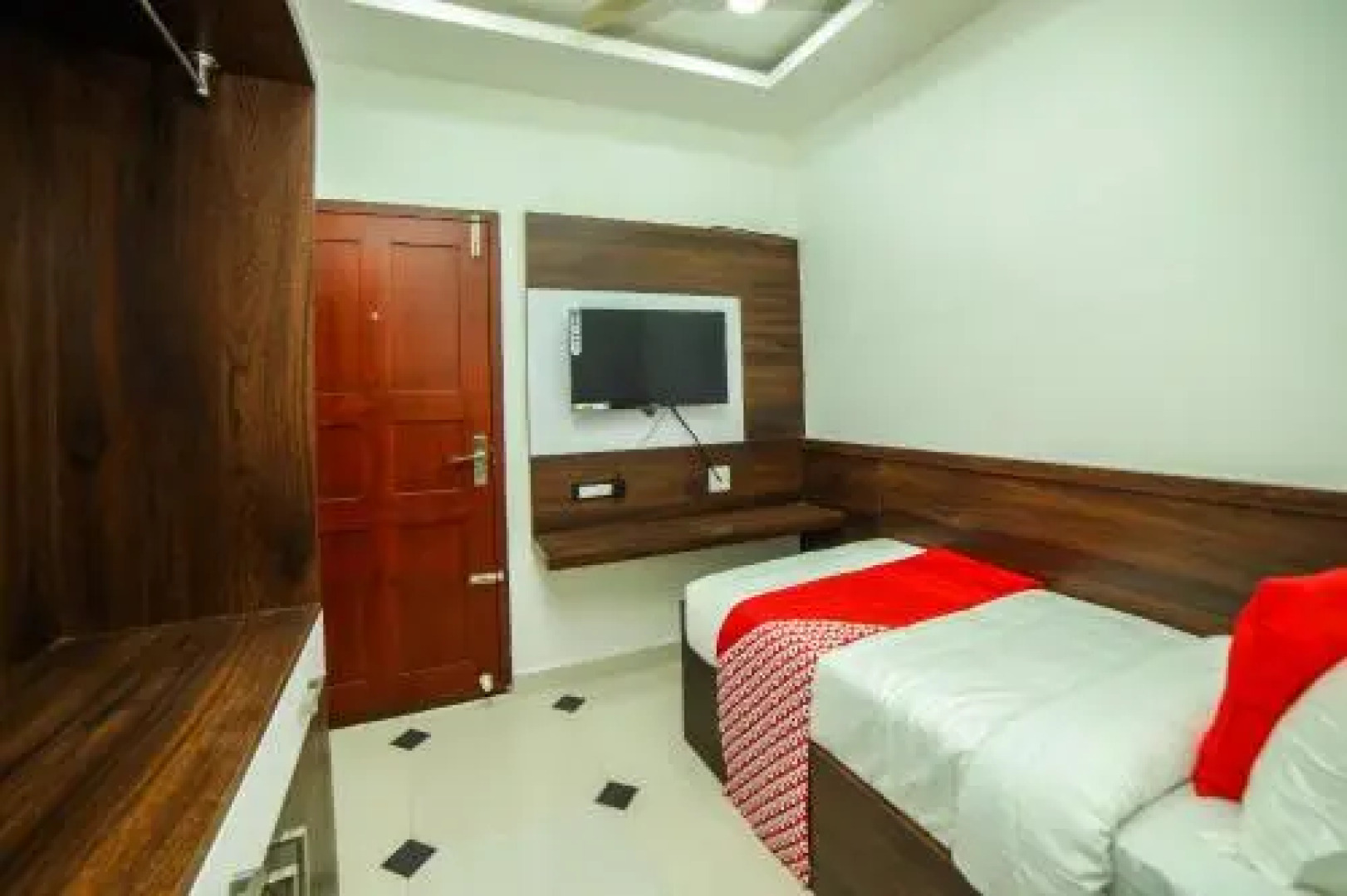 OYO 28852 P J's Residency