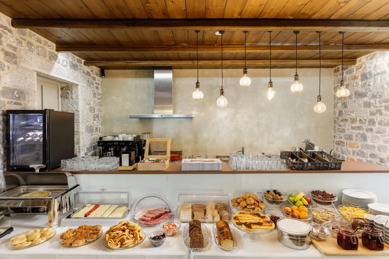 Trapela Limeni Luxury Suites