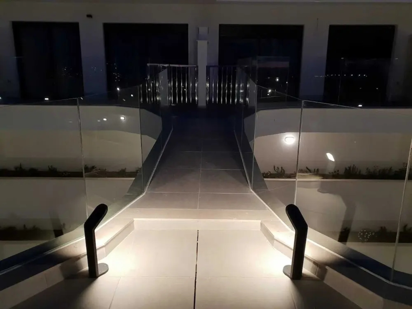 Luxury Apartment on the Beach with Pool 6