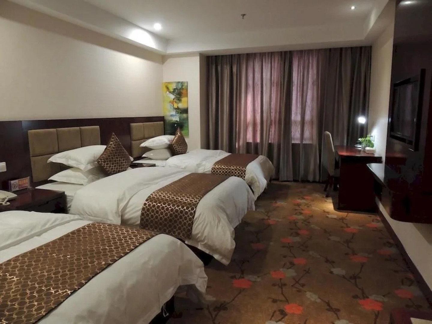 Deqing Ruijing Holiday Hotel