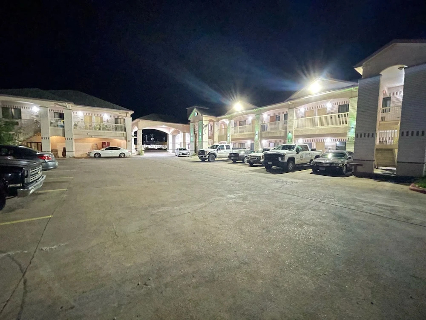 Woodland Inn & Suites