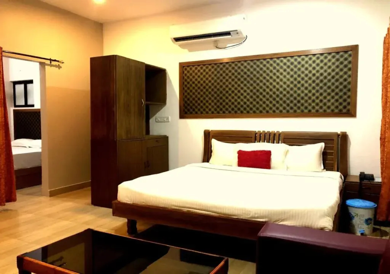 Lake n River Resort  Munroe Island