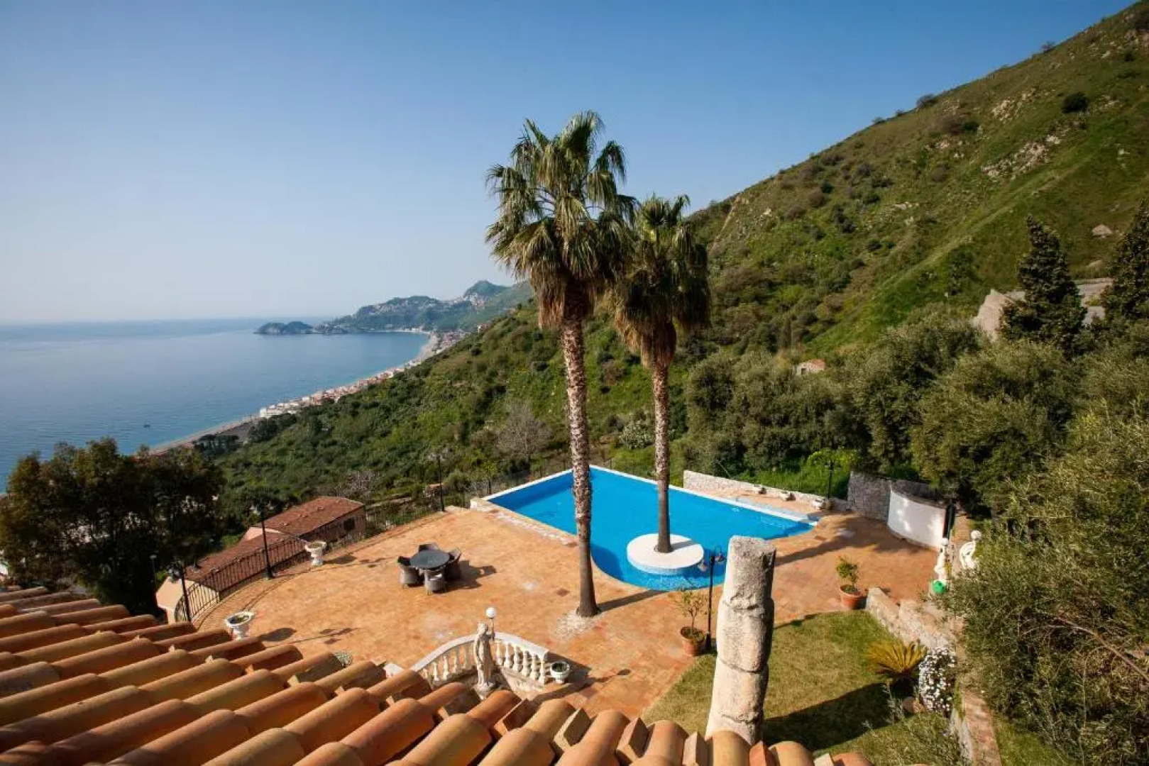 Villa Le Suites Sul Golfo Di Taormina,con piscina infinity a strapiombo sul mare