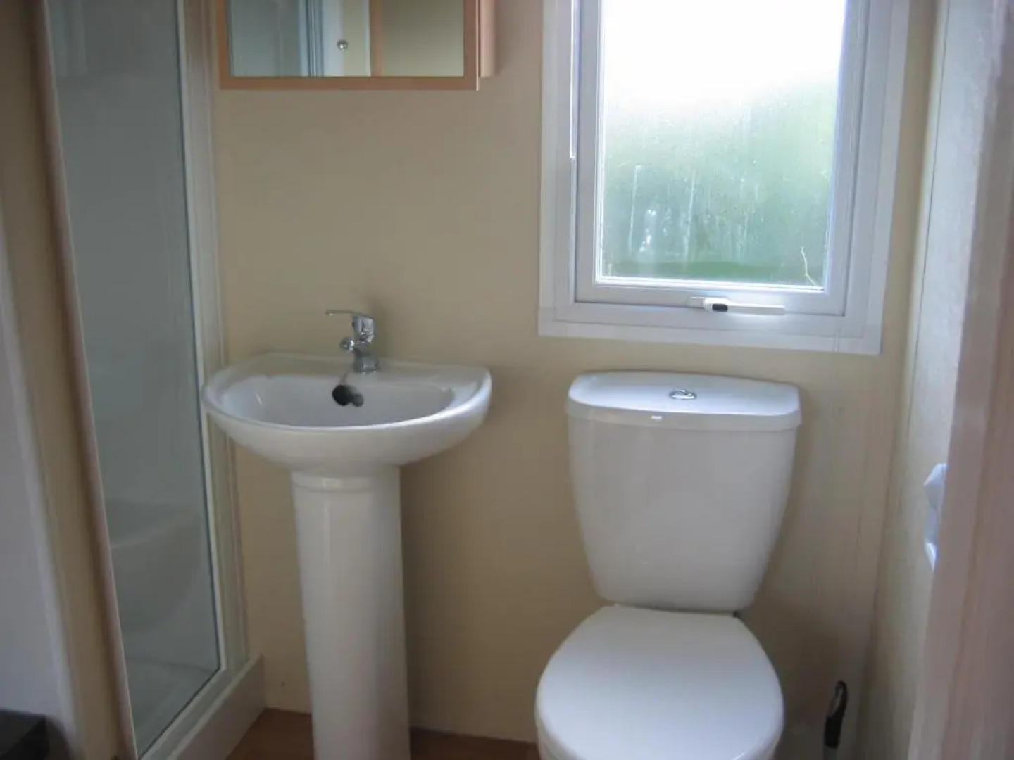 10 Berth 4 Bedroom Butlins Caravan