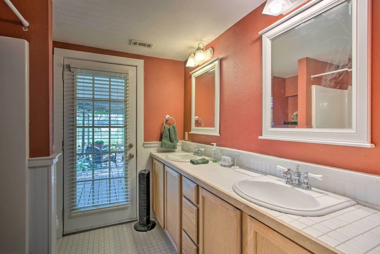 Lovely Pottsboro Home w/ Patio & Fire Pits!