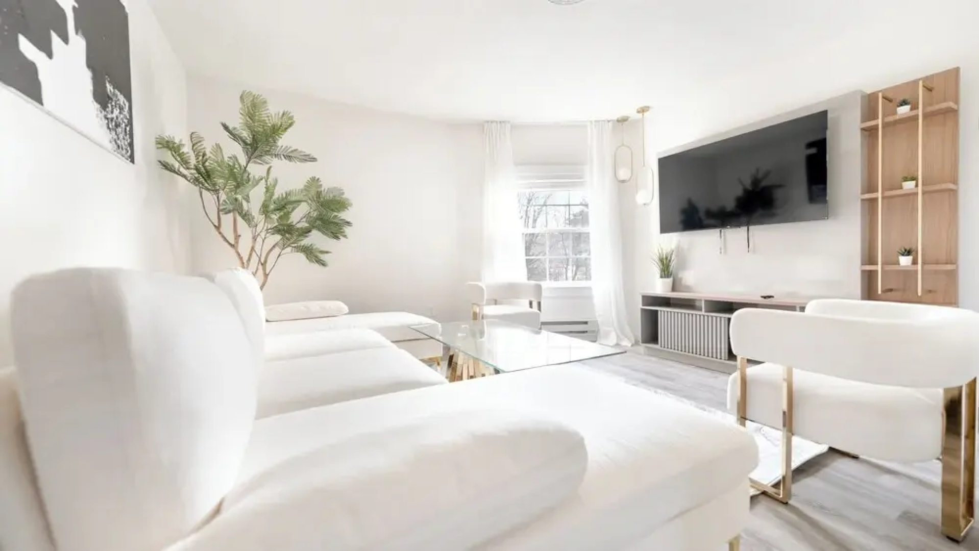 Ultra-Modern Luxe Sleek & Stunning Stay