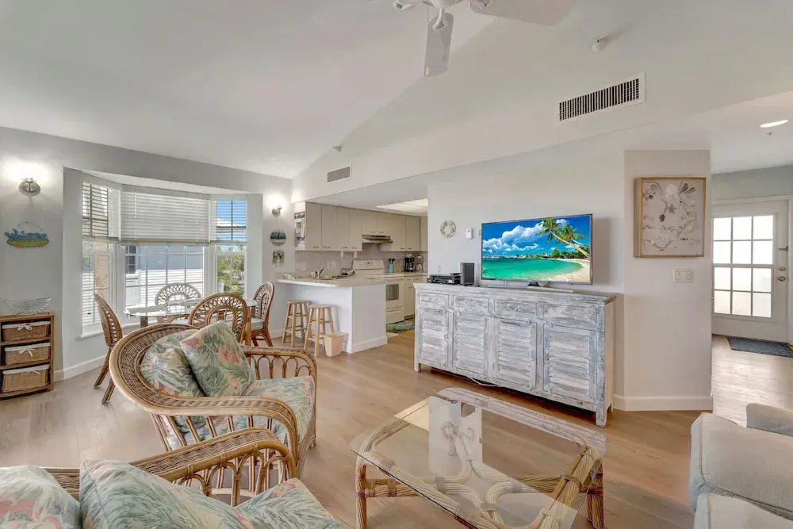 Beach One Bedroom Villa by Redawning