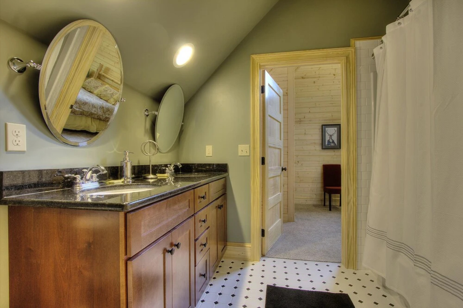 Birds Creek Mansion 650 - Six Bedroom Cabin