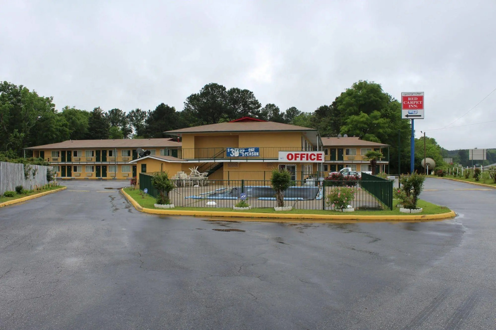 Red Carpet Inn - Opelika