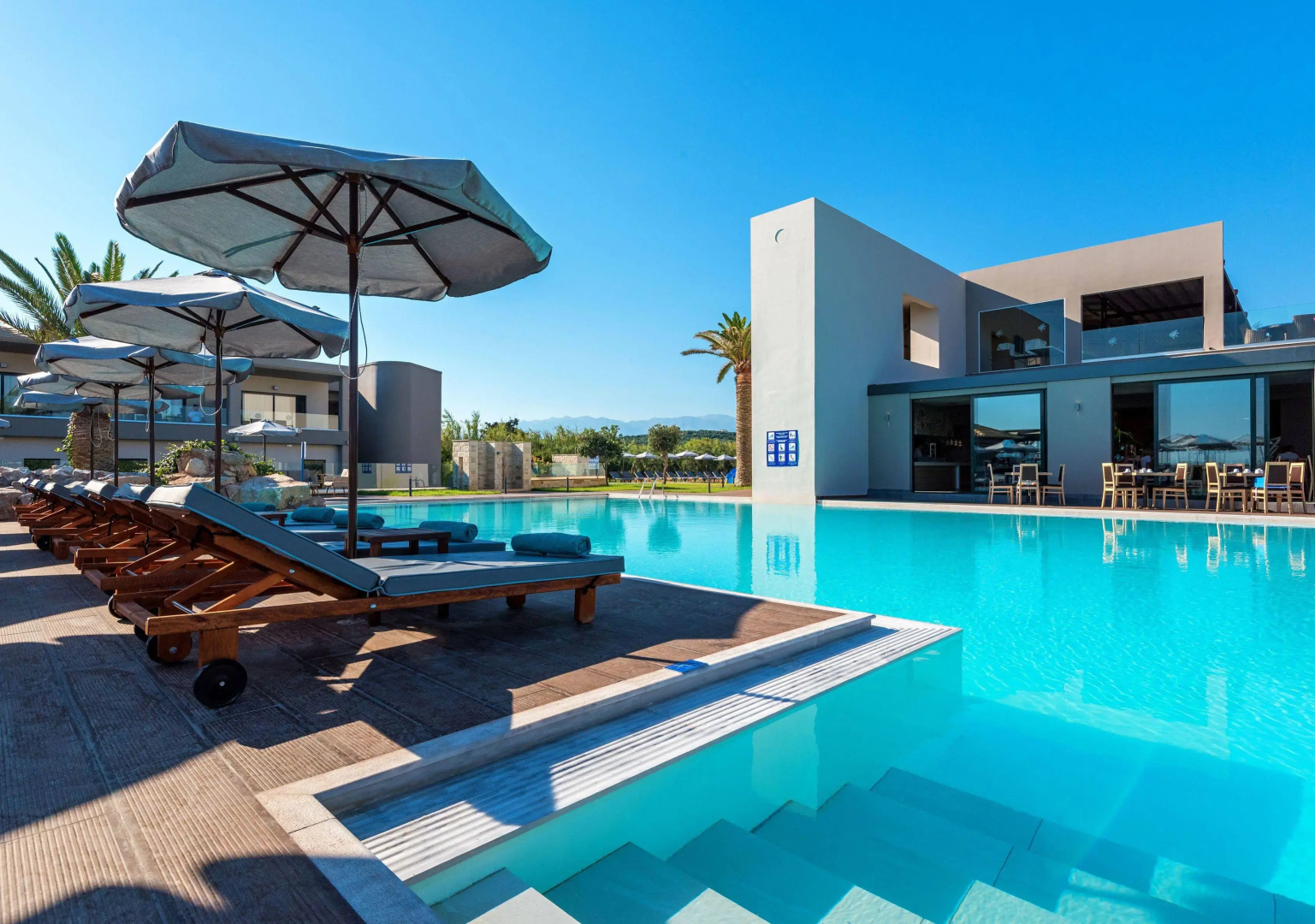 Solimar Aquamarine Resort