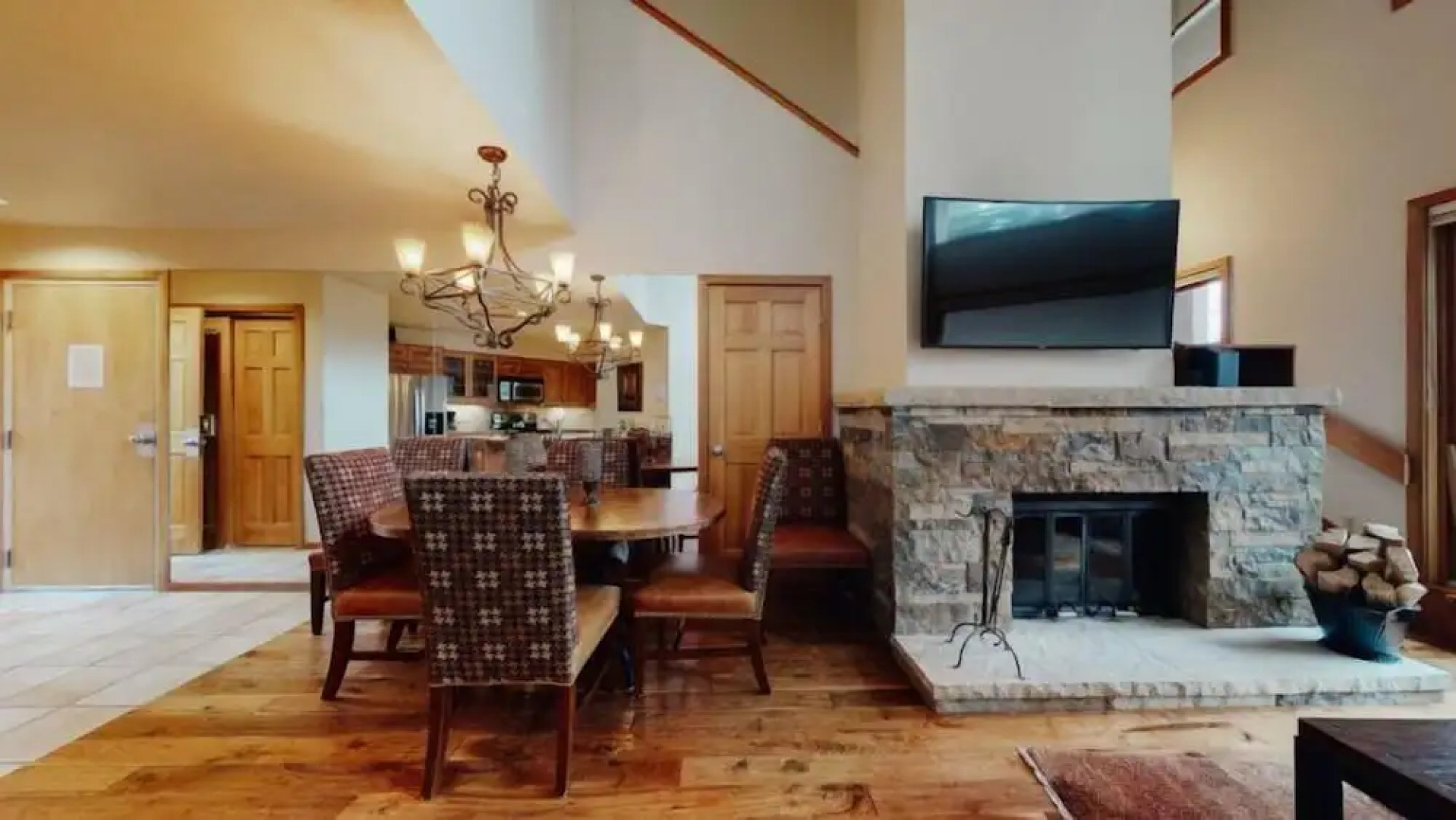 Ski in, Ski out, 2 Bedroom Luxury Residence in Snowmass Village