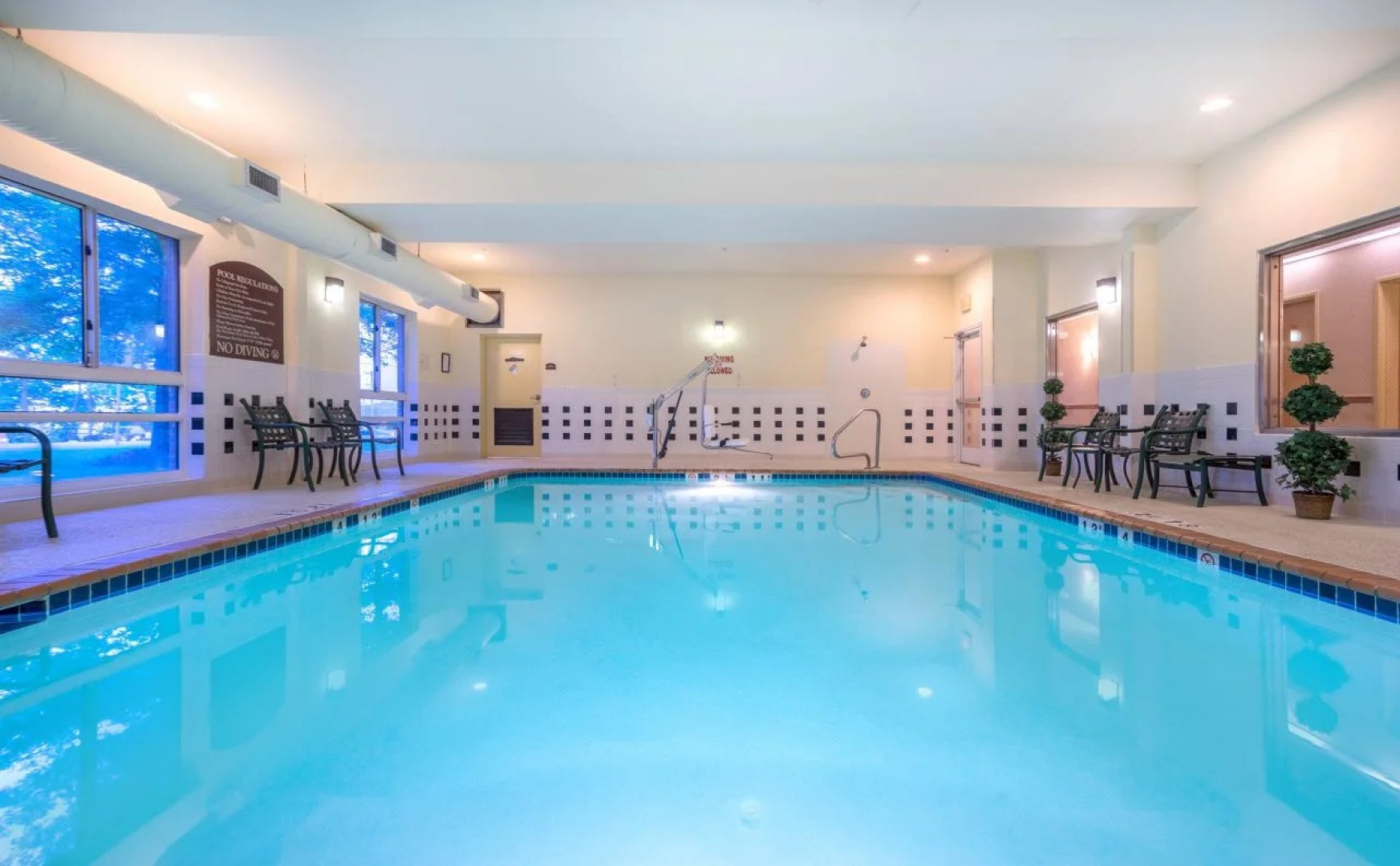 Holiday Inn Express Hotel & Suites Woodbridge by IHG