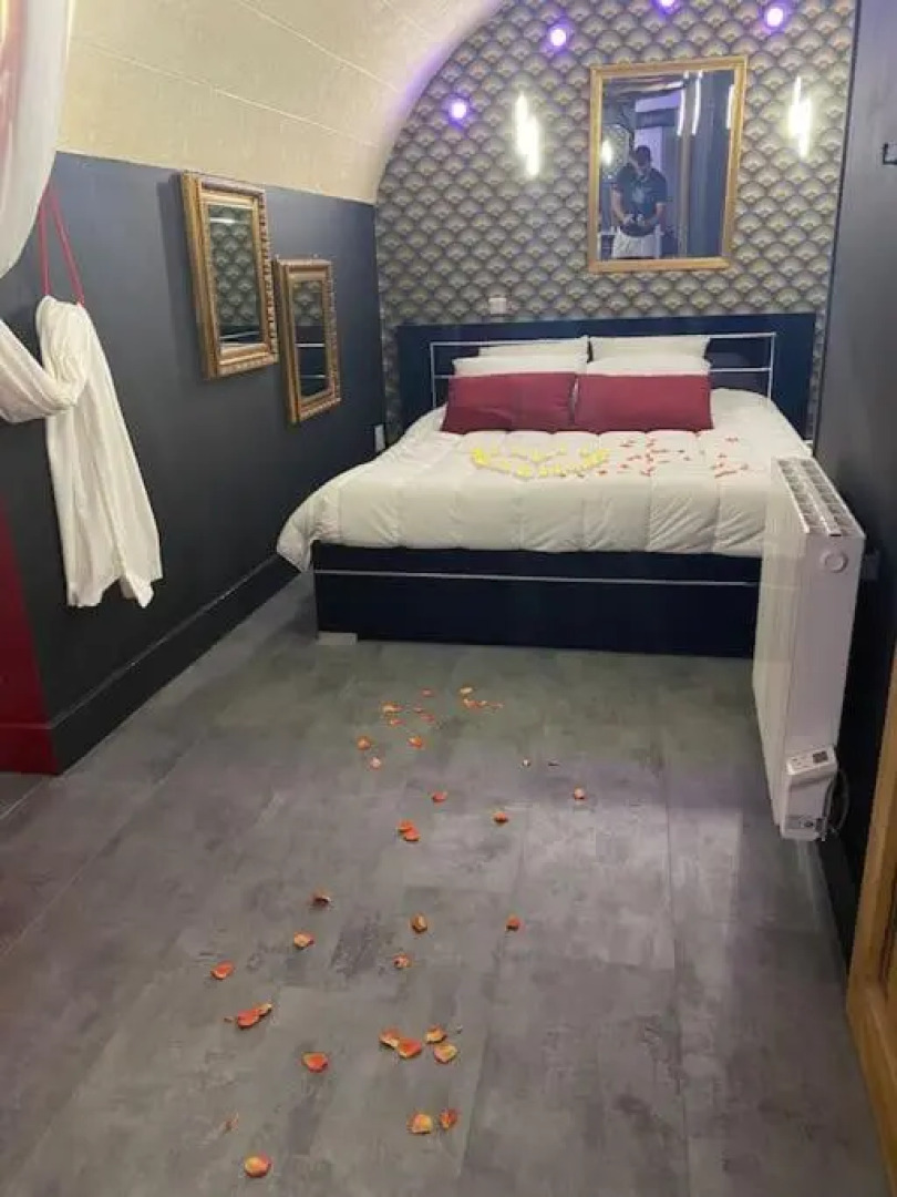 Loveroom auriol, romantique et coquine