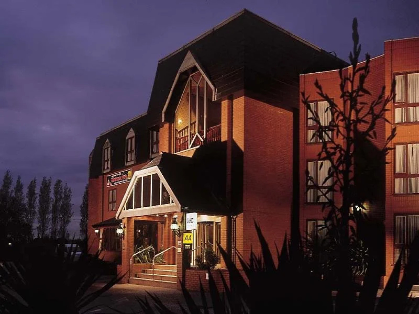 The Hillcrest Hotel, Sure Hotel Collection by Best Western