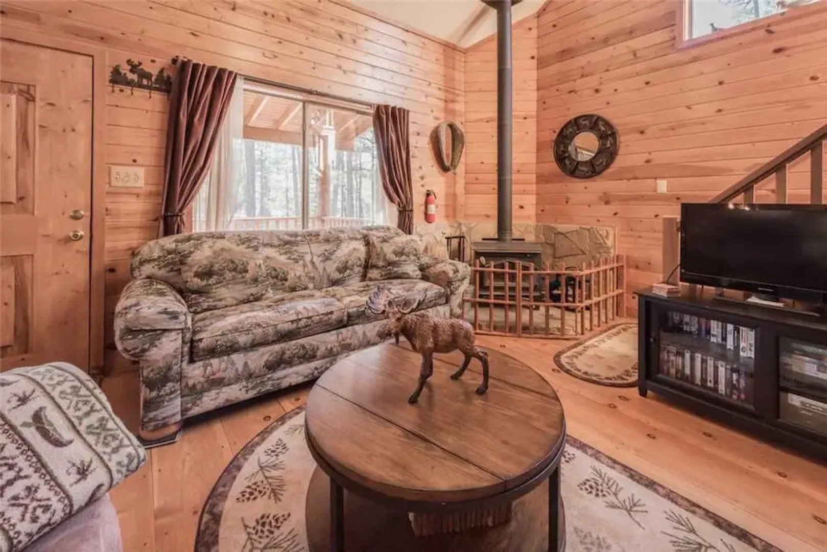 Moose Manor - Three Bedroom Cabin