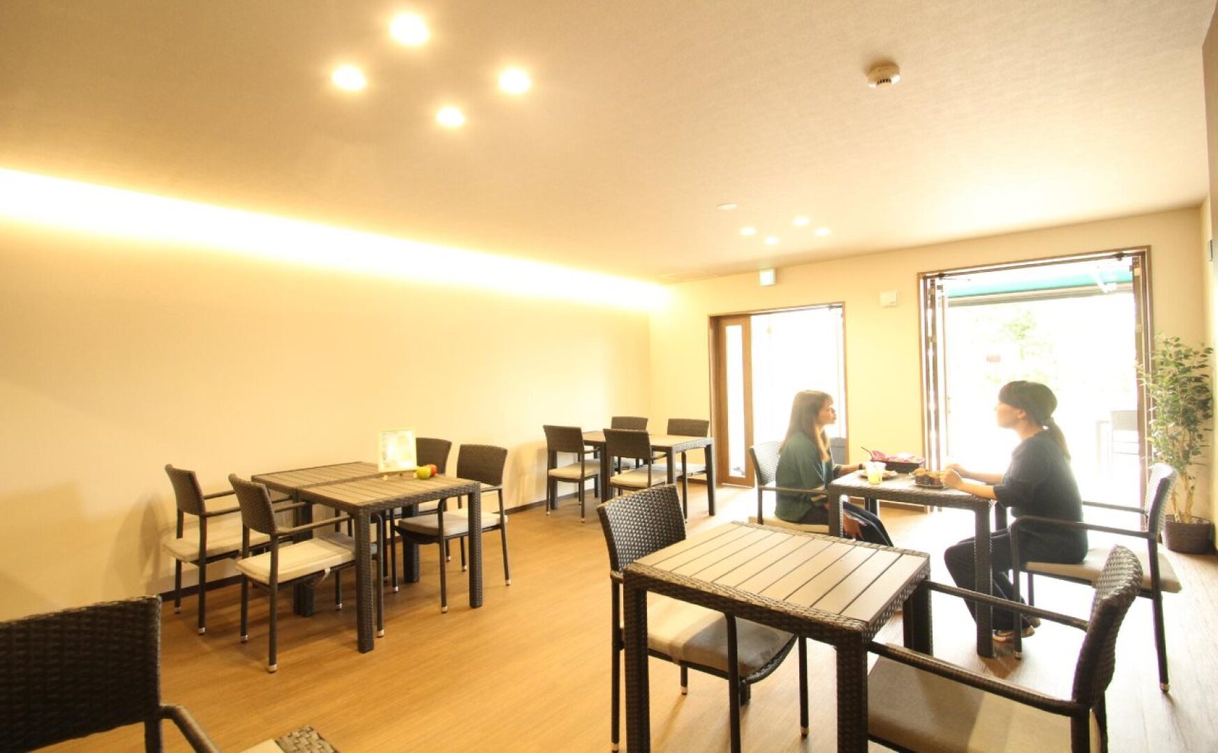 Resort Class Inn Onna