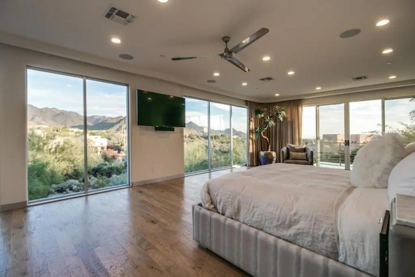 Stunning Private & Modern N. Scottsdale Estate!