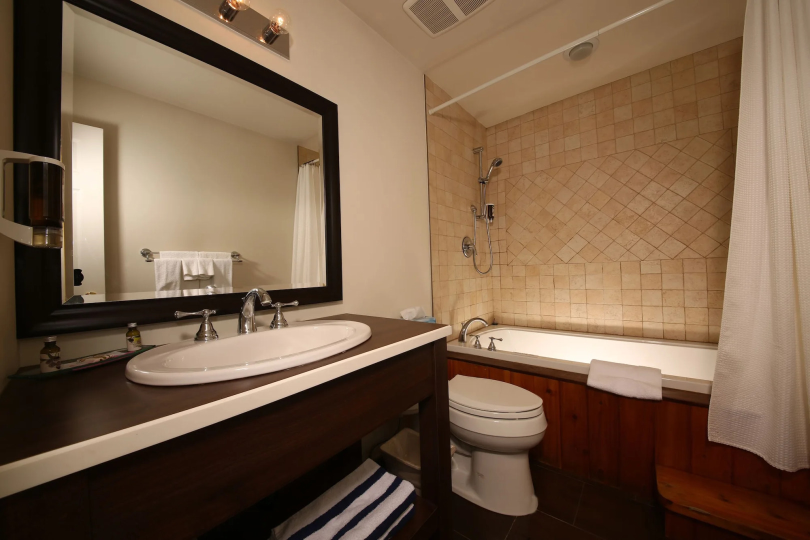 Sir Sam's Inn & Waterspa - Adults Only