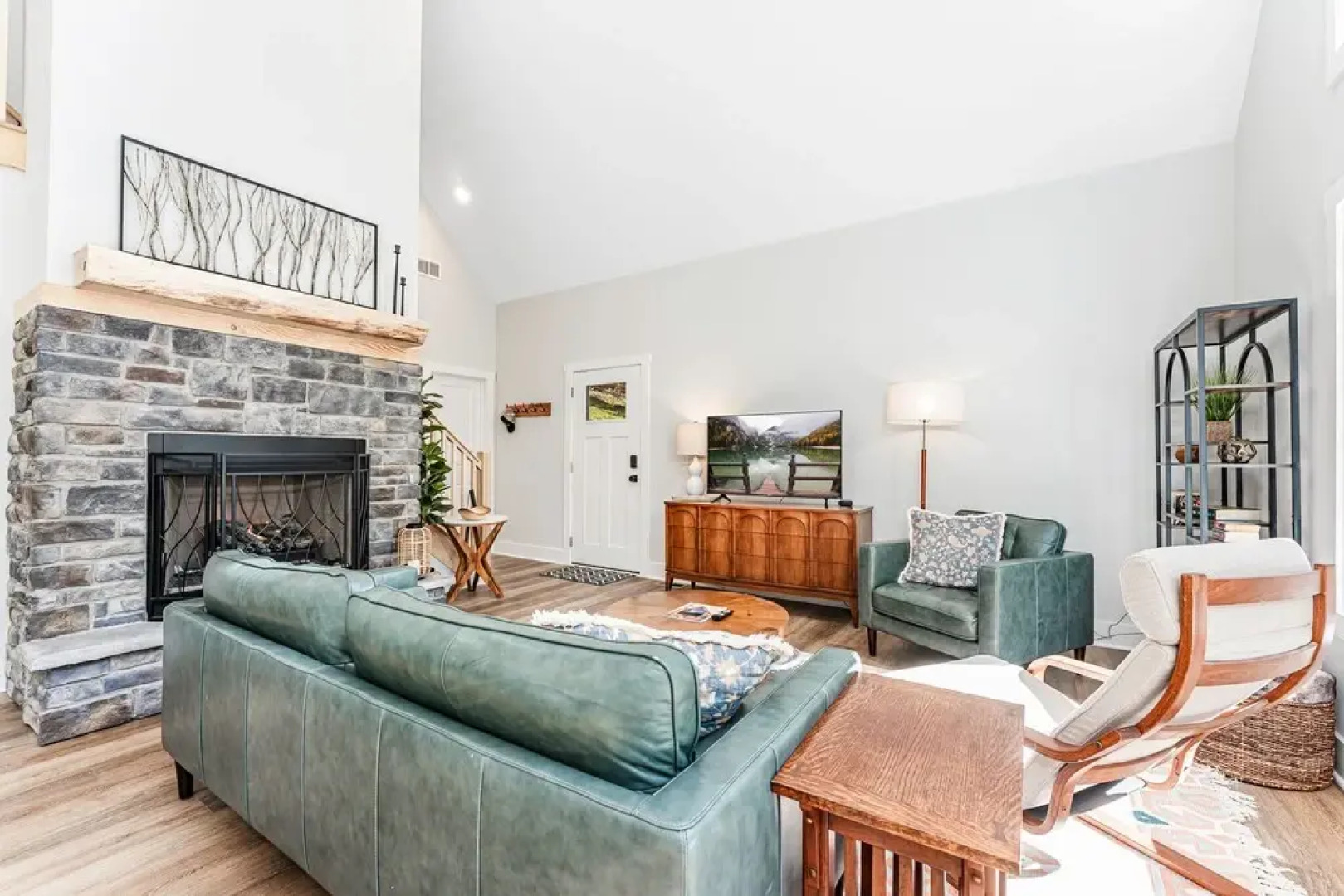 New Wintervue Home With Fireplace - Pet Friendly