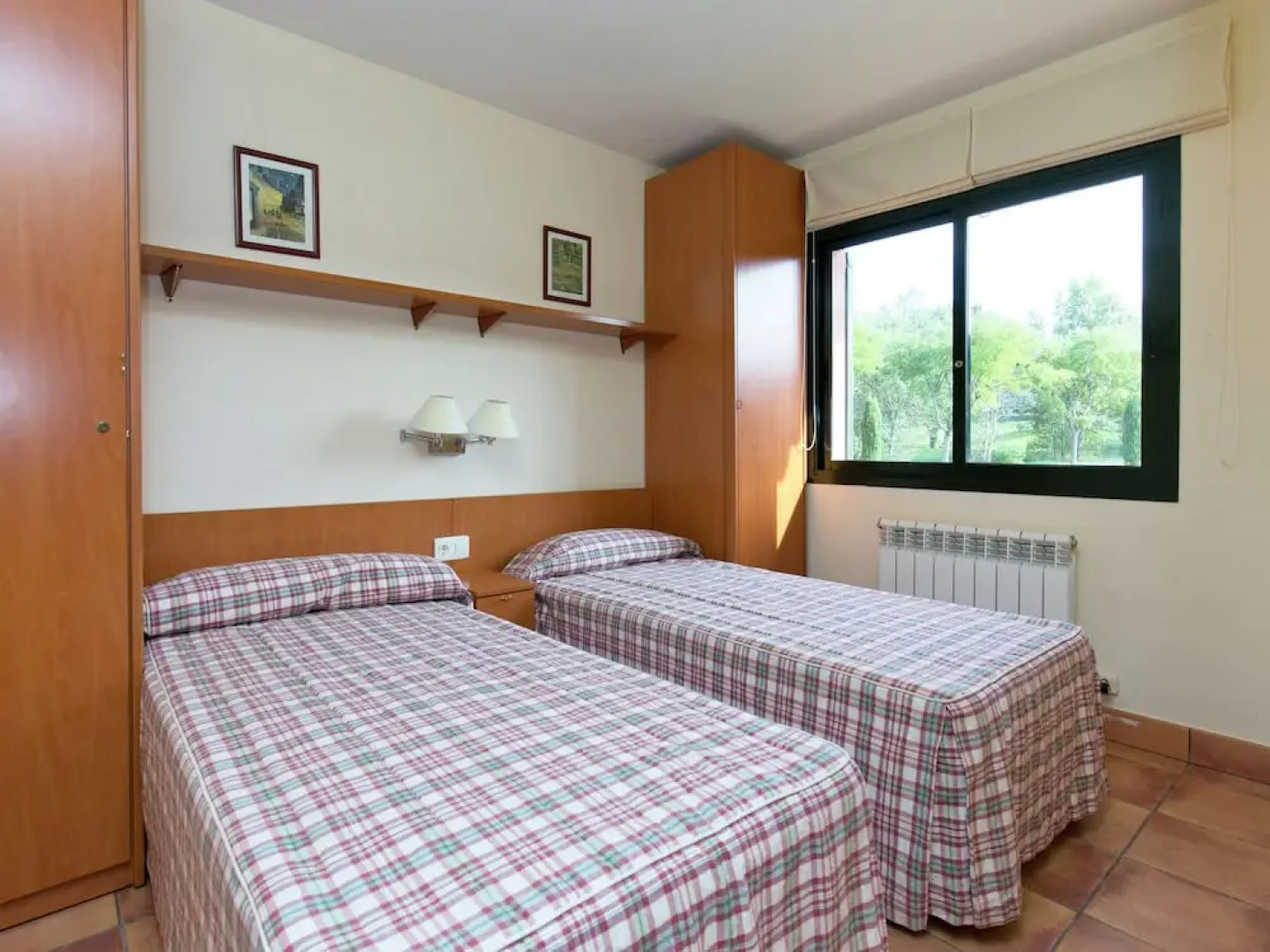 Quaint Villa in Navata With Fenced Garden