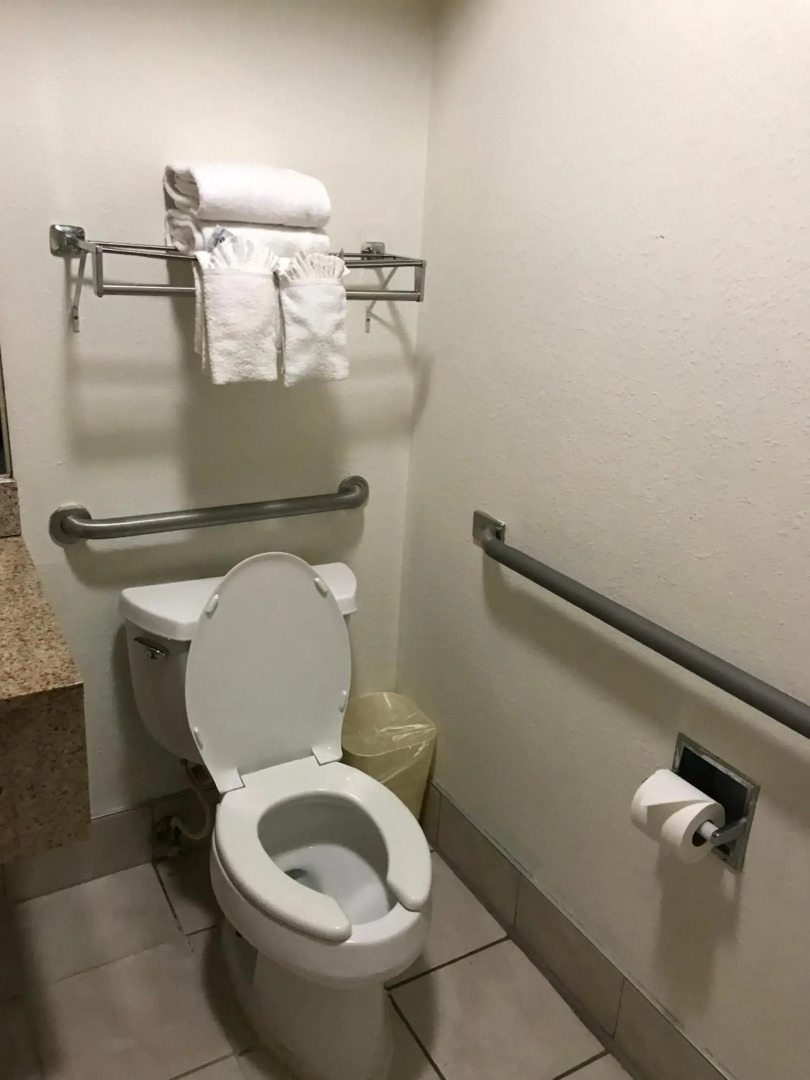 Rodeway Inn & Suites