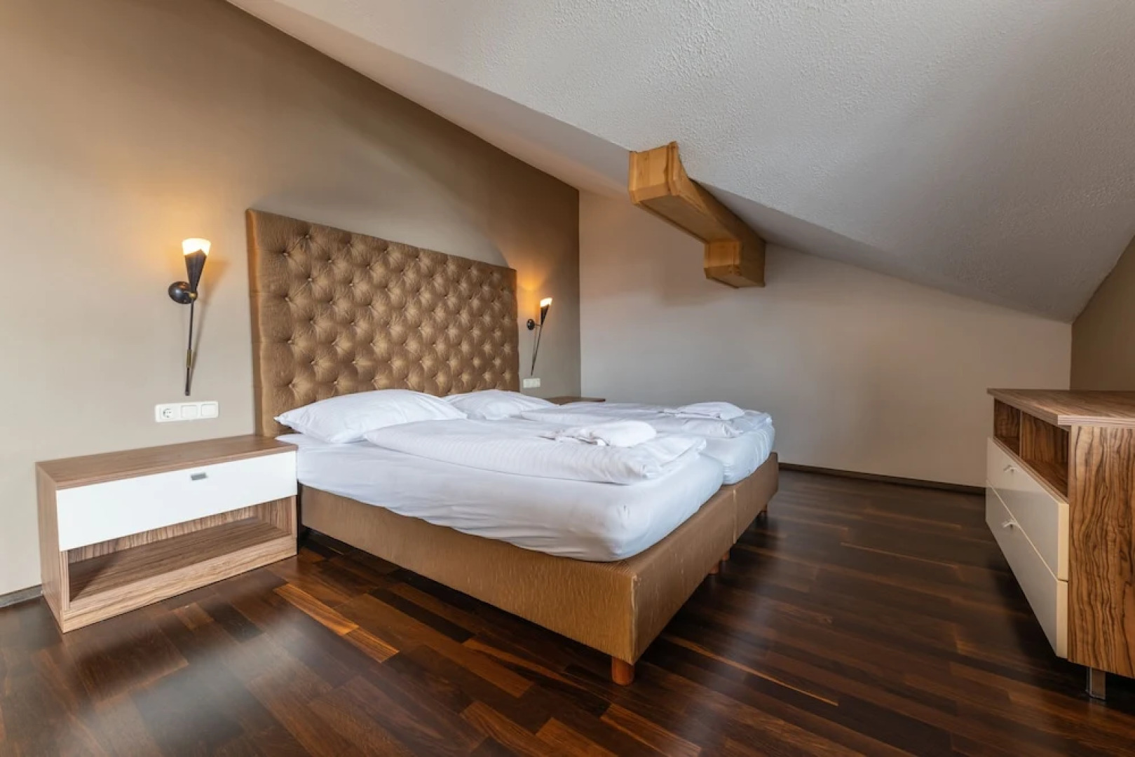 Hotel Rothirsch by Skinetworks