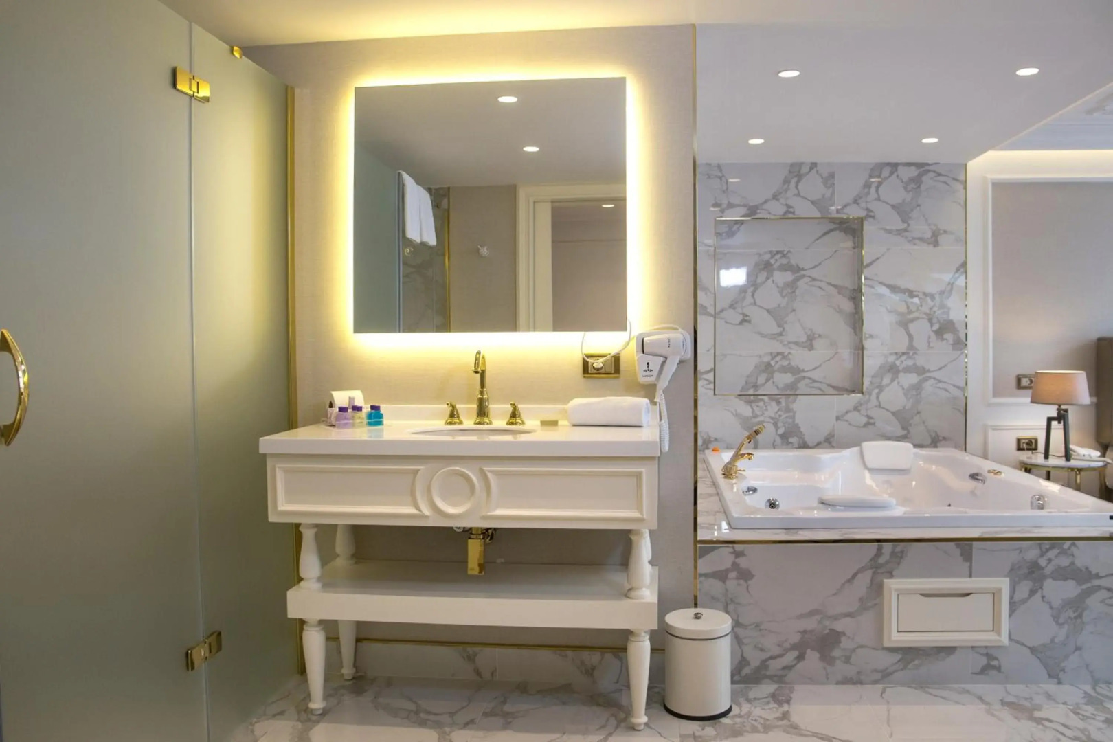 Hotel Mina – Special Class