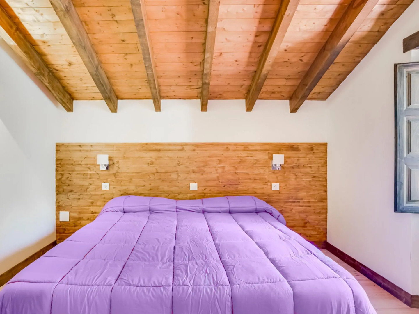 Rustic Holiday Home in Merilla with Valley View