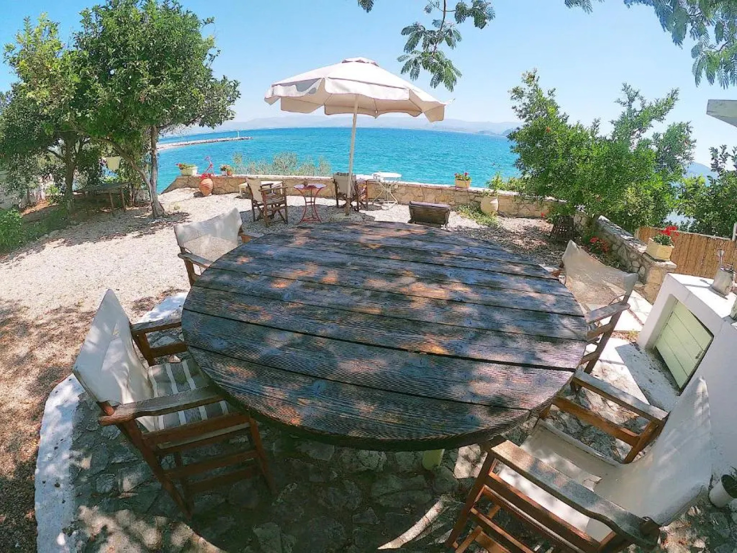 KIVERI 1876 traditional seafront cottage