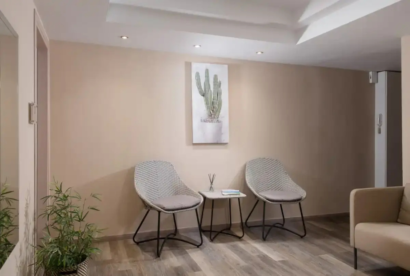 Enattica Syntagma Living