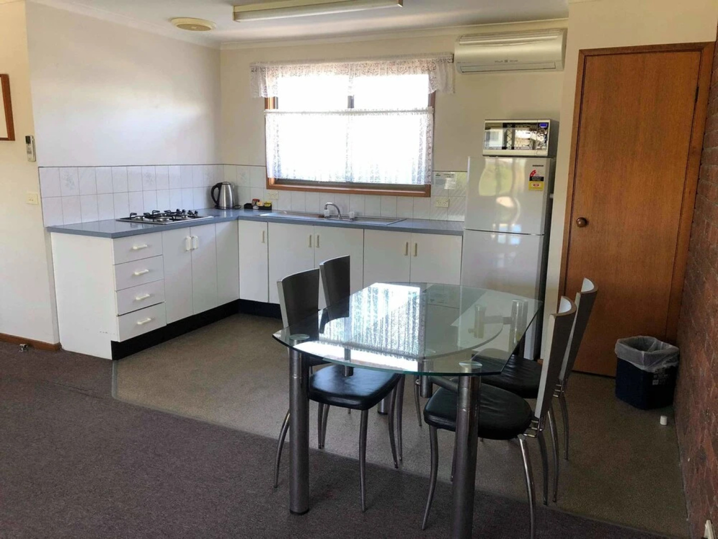 Lakes Jakaranda Holiday Units