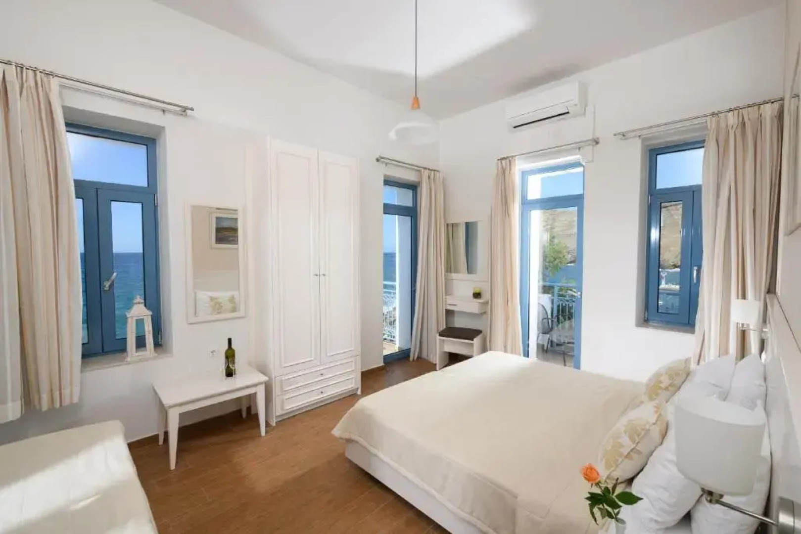 Captain's House Hotel Suites & Apartments