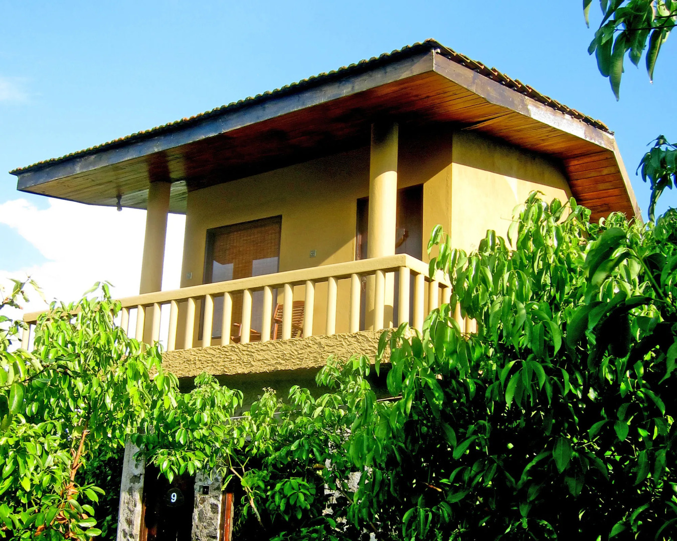 Shiny Lakeside Resort