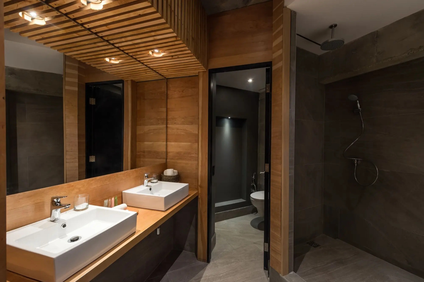 Hotel AWA Puerto Varas