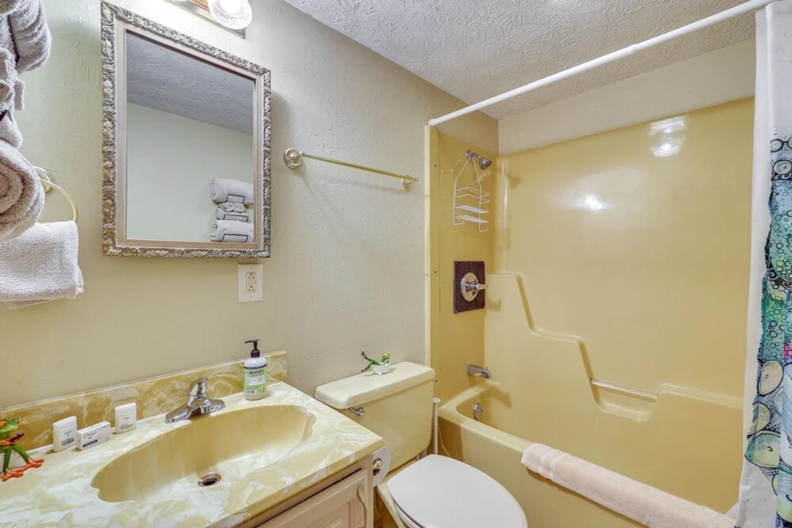 Ozark Mountain View Retreat w/ Hot Tub!